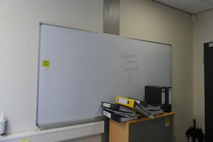 Whiteboard Maße in cm ca. 200 x 100